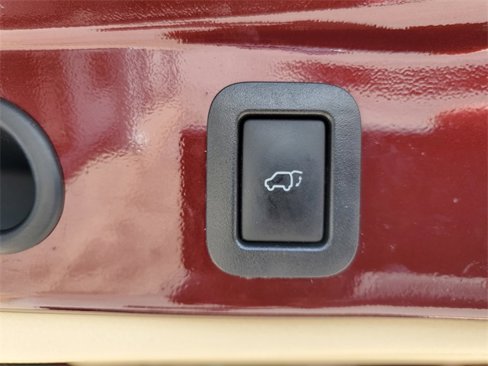 Used 2016 Toyota Highlander XLE image 11