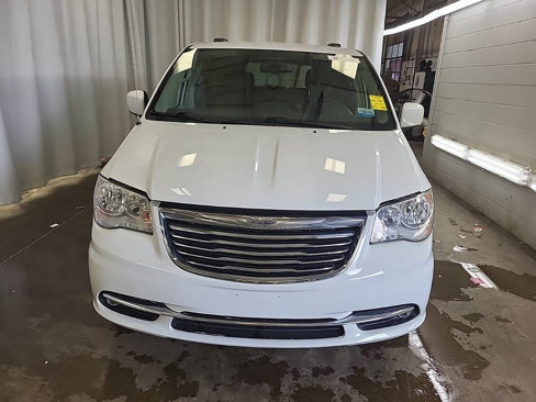 Used 2016 Chrysler Town & Country Touring image 2