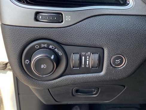 Used 2019 Jeep Cherokee High Altitude image 20