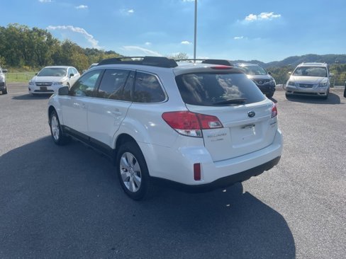 Used 2010 Subaru Outback 2.5i Premium image 6