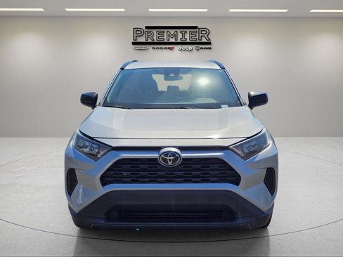 Used 2019 Toyota RAV4 LE image 2