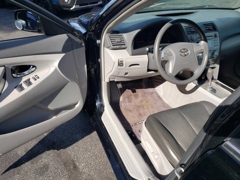 Used 2010 Toyota Camry image 9