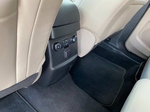 Used 2019 Ford Explorer XLT w/ Equipment Group 202A image 15