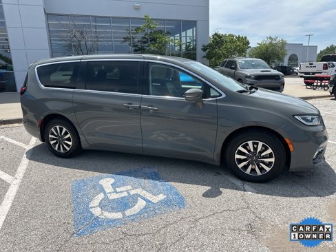 Used 2022 Chrysler Pacifica Touring-L image 37