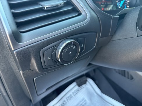 Used 2018 Ford Edge SE image 12