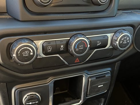 Used 2018 Jeep Wrangler Unlimited Sport image 16