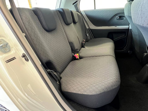 Used 2011 Toyota Yaris 4-Door Hatchback image 14