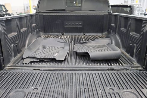 Used 2018 Nissan Titan SV w/ SV Convenience Package image 31