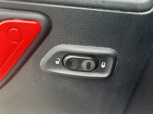 Used 2016 Jeep Wrangler Unlimited Sahara image 17
