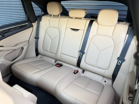 Certified 2025 Porsche Macan image 24
