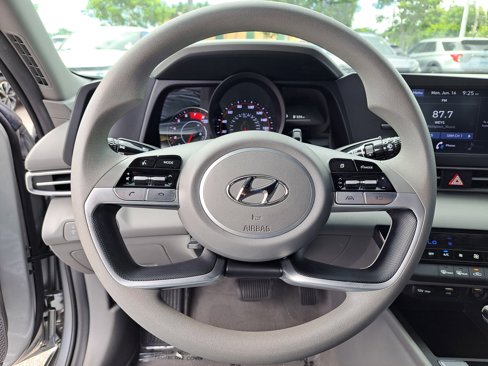 Used 2023 Hyundai Elantra SEL image 12