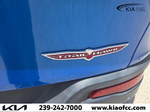 Used 2018 Jeep Cherokee Trailhawk image 8
