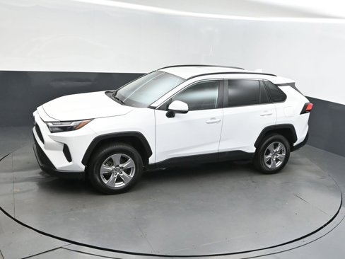 Used 2022 Toyota RAV4 XLE image 32