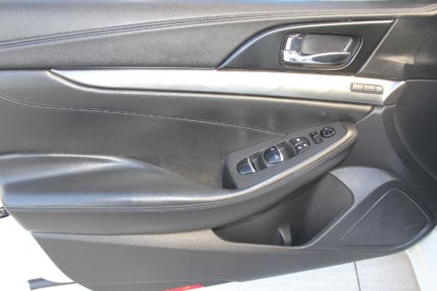 Used 2018 Nissan Maxima SR w/ Midnight Edition image 11