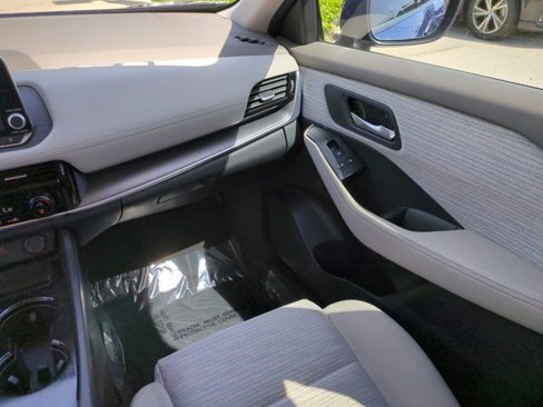 Used 2021 Nissan Rogue SV image 15