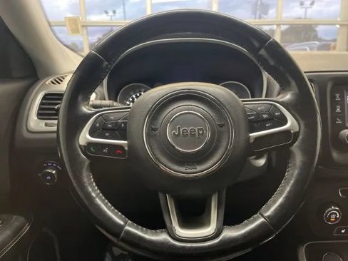 Used 2018 Jeep Compass Latitude w/ Cold Weather Group image 17