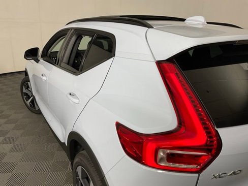 New 2026 Volvo XC40 B5 Plus w/ Protection Package Premier image 40