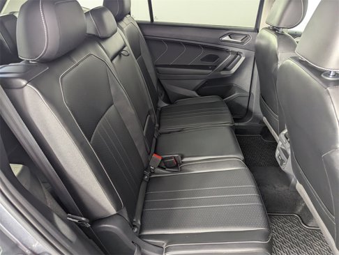Used 2022 Volkswagen Tiguan SE image 33