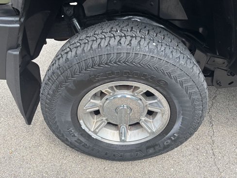 Used 2003 HUMMER H2 Luxury w/ Preferred Equipment Group image 25