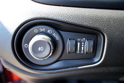 Used 2017 Jeep Renegade Altitude image 31