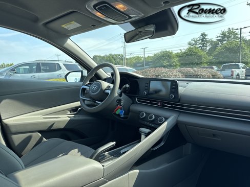 Used 2021 Hyundai Elantra SE image 16
