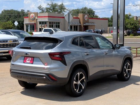 New 2025 Chevrolet Trax RS w/ Sunroof Package image 8
