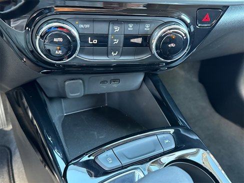 Used 2025 Chevrolet Trax LT image 31