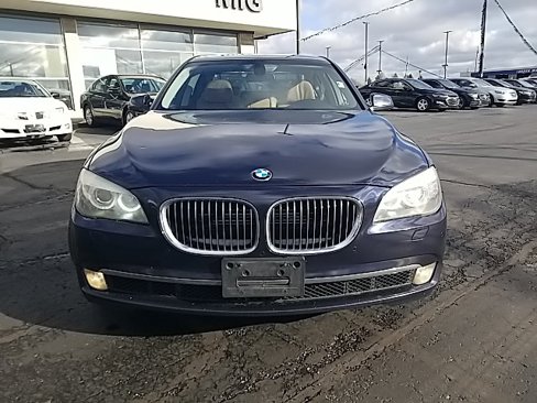 Used 2011 BMW 750i xDrive image 9
