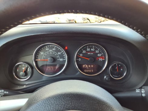 Used 2014 Jeep Wrangler Unlimited Rubicon image 14