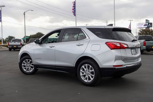 Used 2021 Chevrolet Equinox LT image 2