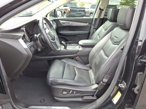 Used 2018 Cadillac XT5 Luxury w/ Driver Awareness Package image 15