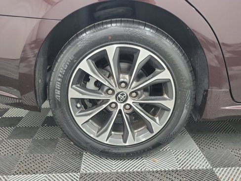 Used 2018 Toyota Avalon XLE image 7
