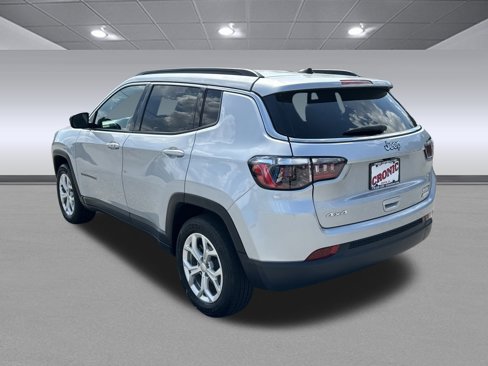 Used 2024 Jeep Compass Latitude image 5