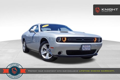 Used 2023 Dodge Challenger SXT image 1