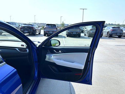 Certified 2025 Genesis G70 2.5T w/ Sport Prestige Package image 17