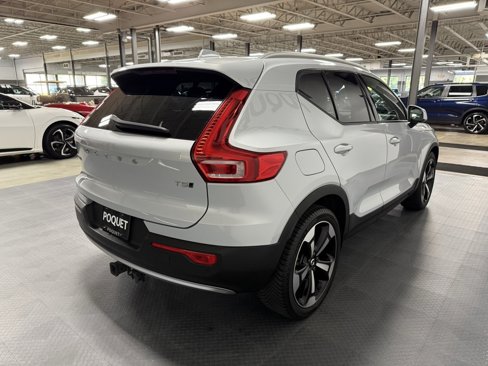 Used 2020 Volvo XC40 T5 Momentum w/ Premium Package image 4