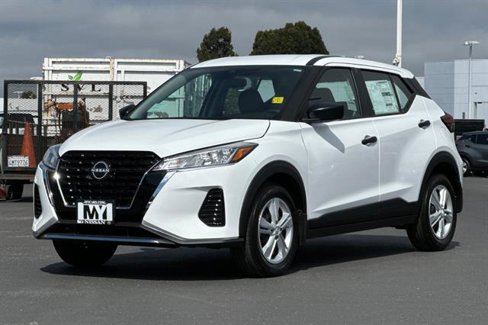 New 2025 Nissan Kicks Play S image 8