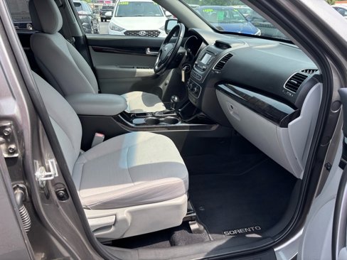 Used 2015 Kia Sorento LX image 15