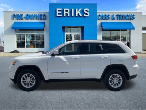 Used 2020 Jeep Grand Cherokee Laredo image 1