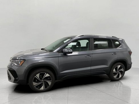 New 2025 Volkswagen Taos SE image 7