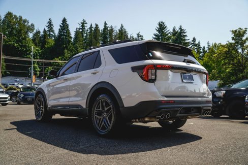 Used 2025 Ford Explorer ST image 13