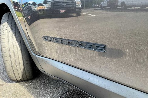 Used 2020 Jeep Cherokee Latitude Plus image 9