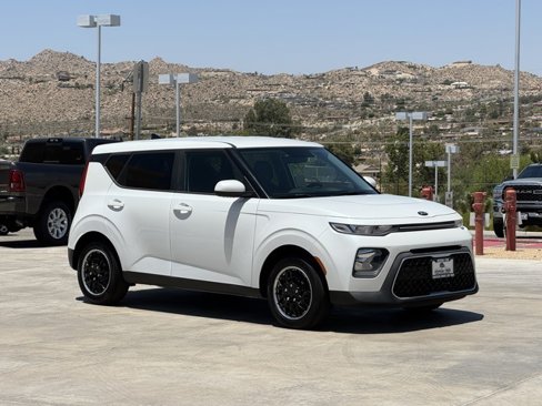 Used 2020 Kia Soul LX image 2
