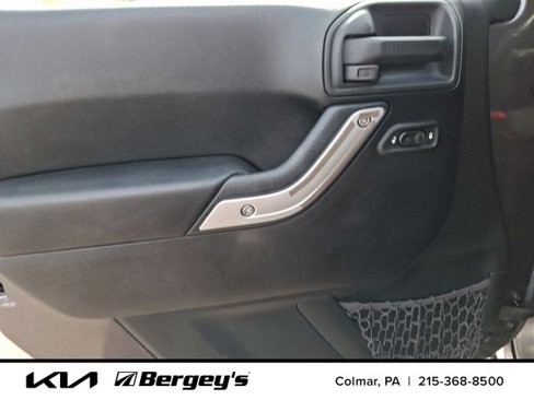 Used 2016 Jeep Wrangler Unlimited Sahara w/ Dual Top Group image 10