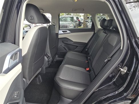 Used 2025 Volkswagen Taos SE image 7