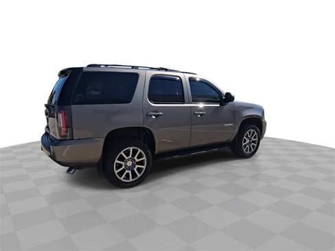 Used 2011 GMC Yukon SLT w/ SLT-2 Equipment Package image 8