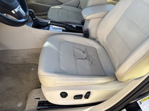 Used 2012 Volkswagen Passat TDI SE image 11