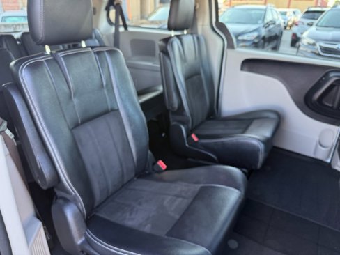 Used 2019 Dodge Grand Caravan SXT image 5