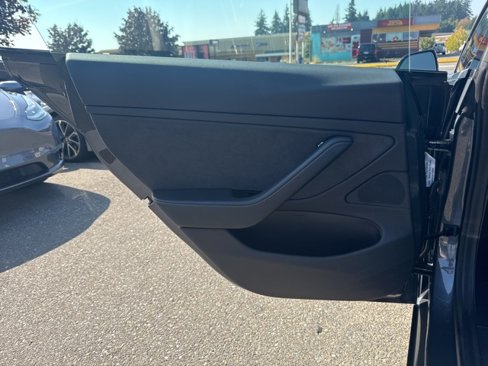 Used 2018 Tesla Model 3 Mid Range image 16