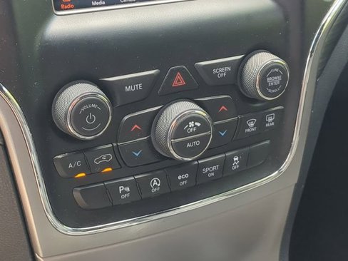 Used 2020 Jeep Grand Cherokee Laredo image 27